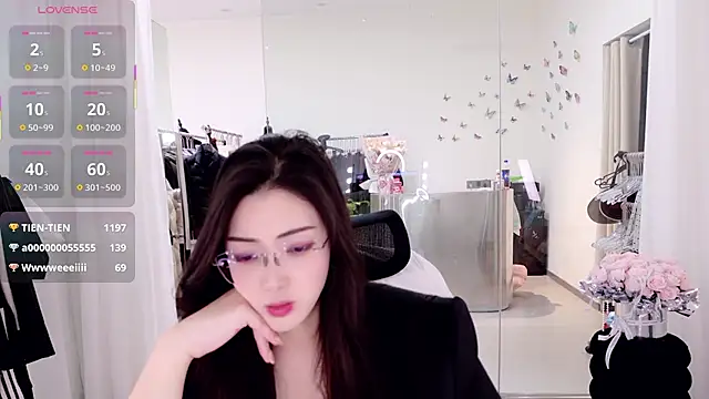 Snapshot of miaomiao-777 chatting on April 28, 2:27 am miaomiao-777 online show from April 28, 2:27 am