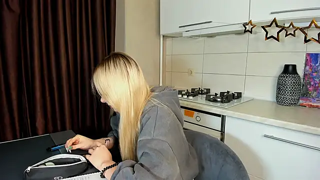 SynnoveEyre online show from February 14, 2:12 pm