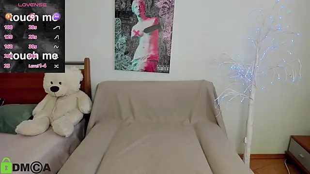 Snapshot of HillEva chatting on March 26, 8:42 am HillEva online show from March 26, 8:42 am