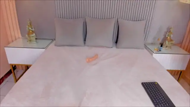 janna lopez  online show from January 21, 10:19 am