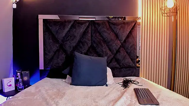 Snapshot of Victoriajohns_mjs chatting on March 22, 4:04 pm Victoriajohns mjs online show from March 22, 4:04 pm