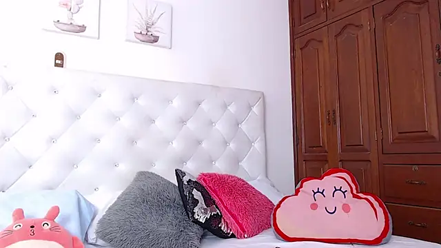 littleslut1 online show from March 12, 7:38 pm