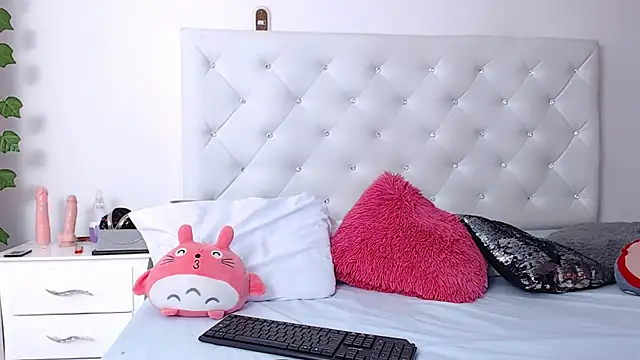 littleslut1 online show from March 21, 10:50 pm