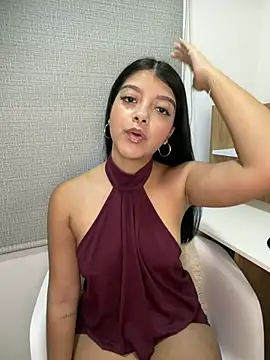 Snapshot of IslaBlaze chatting on May 1, 11:53 pm IslaBlaze online show from May 1, 11:53 pm
