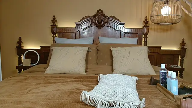 LilyWilder online show from March 8, 6:16 pm