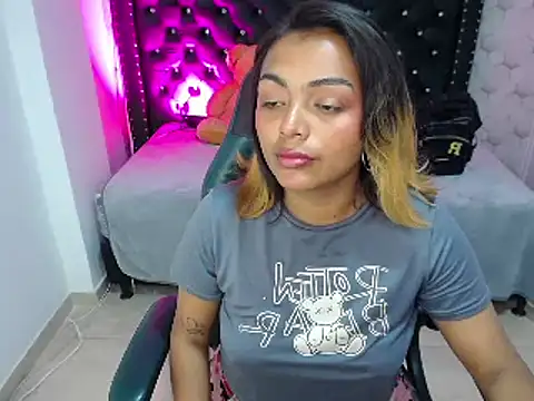 madelein m online show from February 7, 7:06 pm