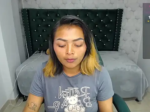 madelein m online show from February 11, 7:27 pm