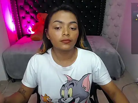 madelein m online show from February 21, 7:43 pm