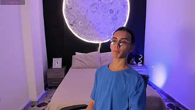 EthaanCox online show from January 25, 8:10 pm