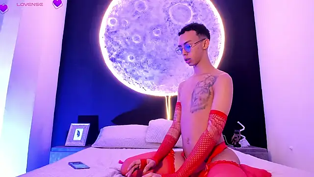 EthaanCox online show from February 4, 8:28 pm