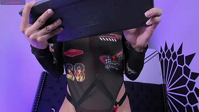 EthaanCox online show from October 16, 10:00 pm