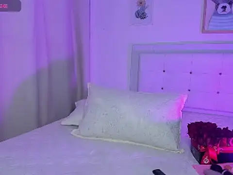 Snapshot of Missangeldust16 chatting on February 12, 8:07 pm Missangeldust16 online show from February 12, 8:07 pm