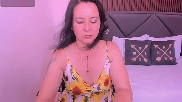 emmily taylor  online show from March 10, 7:07 pm