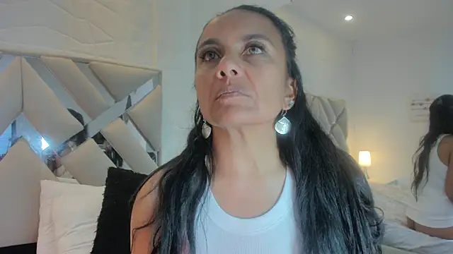 raquell moore online show from February 9, 10:43 pm