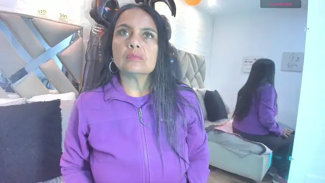 raquell moore online show from October 12, 2:49 pm