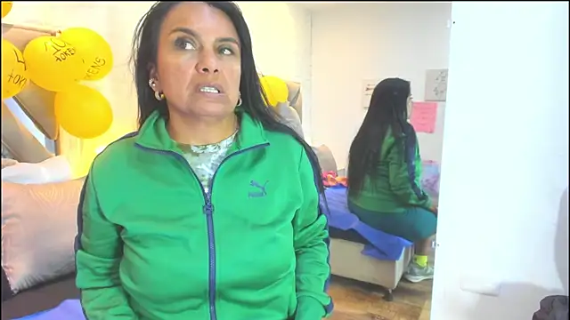 raquell moore online show from December 20, 4:25 pm