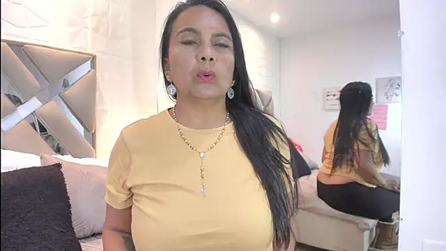 raquell moore online show from April 23, 12:23 am