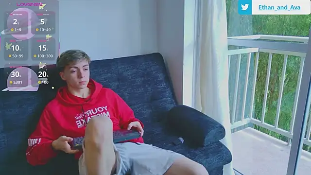 Snapshot of ethan_and_ava chatting on October 19, 1:12 pm ethan and ava online show from October 19, 1:12 pm