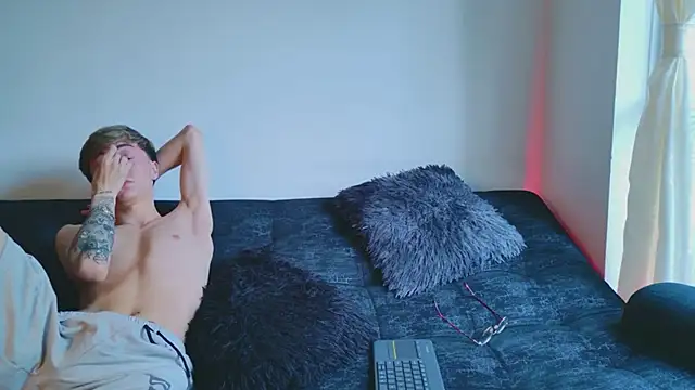 Snapshot of ethan_and_ava chatting on October 24, 2:57 pm ethan and ava online show from October 24, 2:57 pm