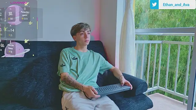 Snapshot of ethan_and_ava chatting on October 26, 1:06 pm ethan and ava online show from October 26, 1:06 pm