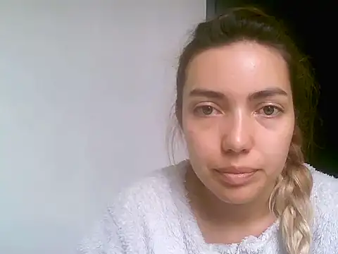 VittoriaTaylor online show from March 24, 3:28 pm