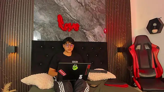 Snapshot of vanilla_hot chatting on February 21, 1:55 pm vanilla hot online show from February 21, 1:55 pm