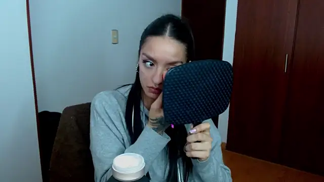 Snapshot of ravenvancleef chatting on January 24, 9:37 pm ravenvancleef online show from January 24, 9:37 pm