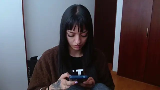 Snapshot of ravenvancleef chatting on January 26, 1:04 pm ravenvancleef online show from January 26, 1:04 pm