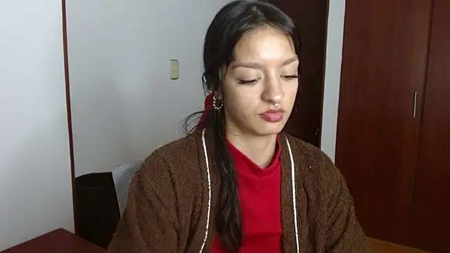 Snapshot of ravenvancleef chatting on January 30, 12:50 am ravenvancleef online show from January 30, 12:50 am