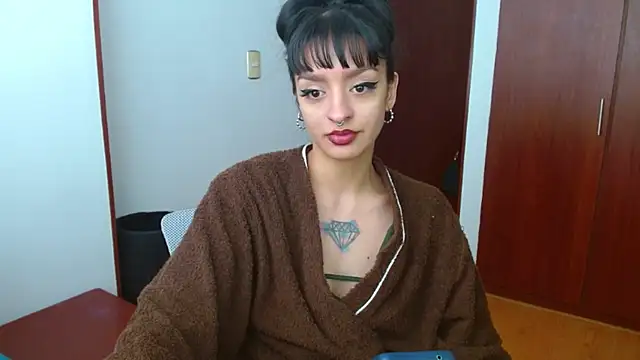 Snapshot of ravenvancleef chatting on January 30, 5:17 pm ravenvancleef online show from January 30, 5:17 pm