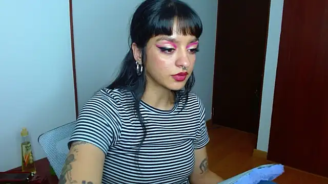 Snapshot of ravenvancleef chatting on February 1, 11:58 pm ravenvancleef online show from February 1, 11:58 pm