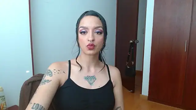 Snapshot of ravenvancleef chatting on February 2, 7:57 pm ravenvancleef online show from February 2, 7:57 pm