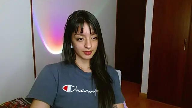 Snapshot of ravenvancleef chatting on February 6, 1:49 am ravenvancleef online show from February 6, 1:49 am