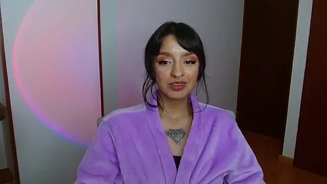 Snapshot of ravenvancleef chatting on February 11, 2:03 am ravenvancleef online show from February 11, 2:03 am