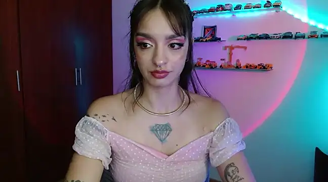 Snapshot of ravenvancleef chatting on March 20, 3:34 am ravenvancleef online show from March 20, 3:34 am