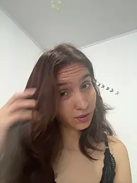 Bella still online show from June 1, 2:19 pm