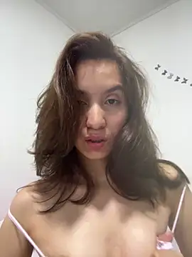 Bella still online show from June 4, 10:49 pm