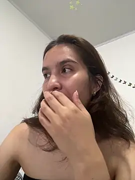 Bella still online show from July 21, 1:57 pm