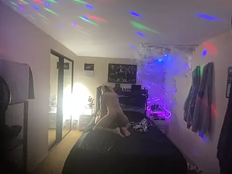 hornycouple818 online show from March 15, 7:58 am