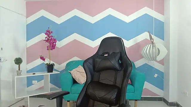 miss honey01 online show from January 23, 11:36 pm