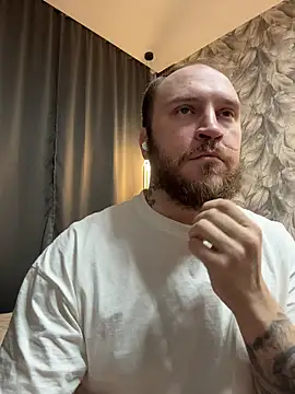 Snapshot of _XxX-XxX_ chatting on December 15, 4:00 pm XxX-XxX online show from December 15, 4:00 pm