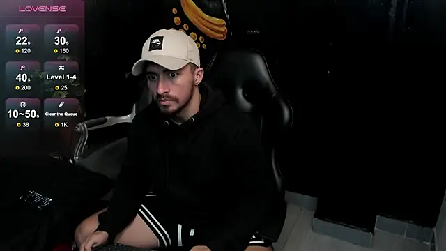 Snapshot of Brad_Summer chatting on February 24, 11:14 pm Brad Summer online show from February 24, 11:14 pm