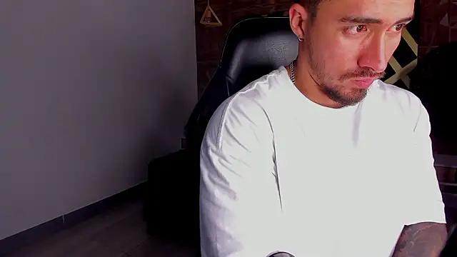 Snapshot of Brad_Summer chatting on March 7, 11:24 pm Brad Summer online show from March 7, 11:24 pm