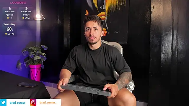 Snapshot of Brad_Summer chatting on March 10, 11:21 pm Brad Summer online show from March 10, 11:21 pm