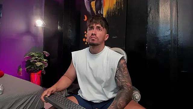 Snapshot of Brad_Summer chatting on March 16, 11:31 pm Brad Summer online show from March 16, 11:31 pm