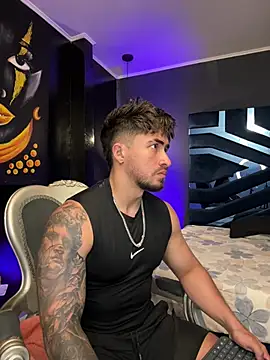 Snapshot of Brad_Summer chatting on March 25, 11:44 pm Brad Summer online show from March 25, 11:44 pm