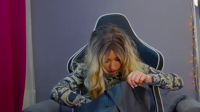 Snapshot of Eva_Lovvia_ chatting on February 24, 7:52 pm Eva Lovvia  online show from February 24, 7:52 pm