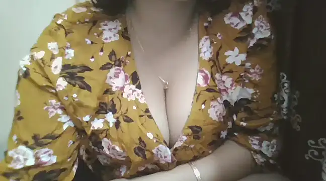 Snapshot of Lovely_Sreya chatting on February 17, 6:48 pm Lovely Sreya online show from February 17, 6:48 pm