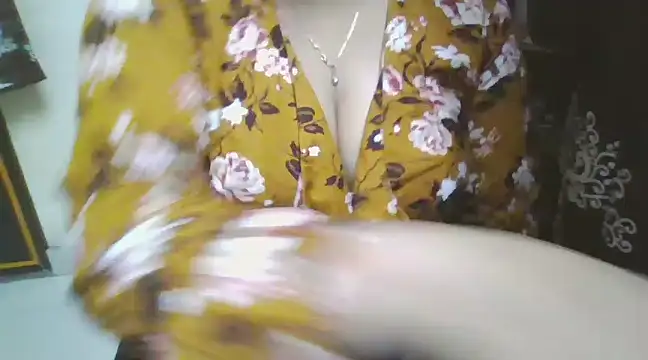 Snapshot of Lovely_Sreya chatting on February 17, 9:52 pm Lovely Sreya online show from February 17, 9:52 pm