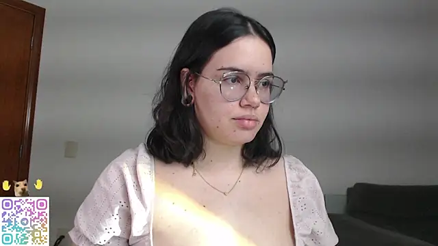 crystalll room online show from June 23, 2:53 am